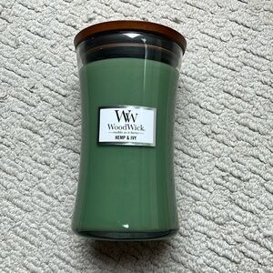 NWT Woodwick Hemp & Ivy candle. 21.5oz